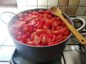 Beginning of cooking the passata
