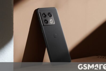 OnePlus 10 Pro now available in the US, here are the trade-in deals and freebies on offer