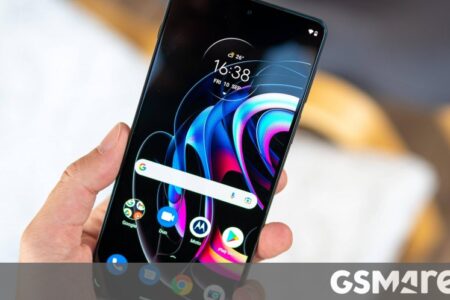 Motorola Edge 20 Pro is now starting to get the update to Android 12
