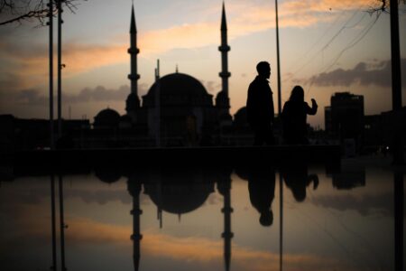 Turkey welcomes the Russian oligarchs and becomes a refuge for their capital