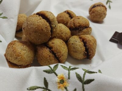 Baci di dama, original recipe with shortcrust pastry without butter