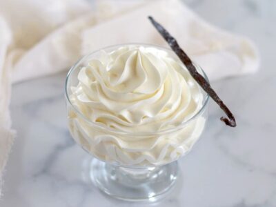 Chantilly cream, quick and easy recipe with only 3 ingredients