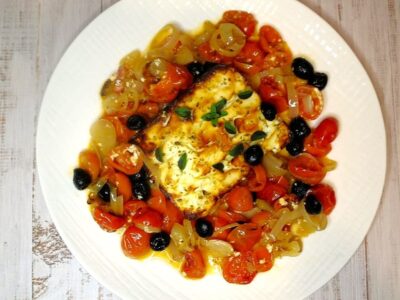 Baked feta, quick and easy recipe of the Greek dish par excellence