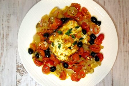 Baked feta, quick and easy recipe of the Greek dish par excellence