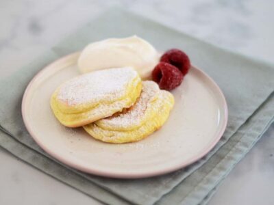 Fluffy pancake, a recipe for fluffy cakes that come from Japan