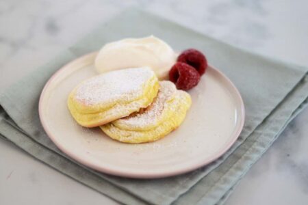 Fluffy pancake, a recipe for fluffy cakes that come from Japan