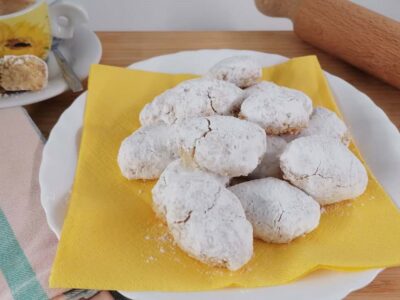 Ricciarelli, recipe for soft Siena biscuits with almonds