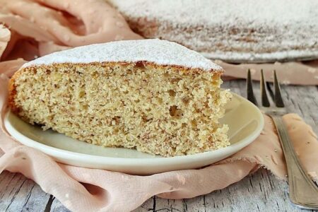Banana cake, easy recipe for a fluffy breakfast dessert
