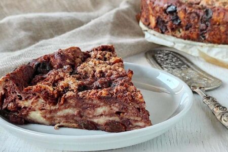 Bread cake, recipe with chocolate that speaks of traditions