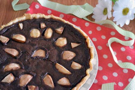 Pear and chocolate tart, the dessert that conquers you