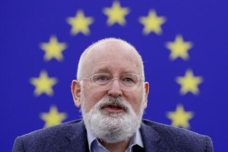 Europe does not rule out the ban on Russian oil and gas, assures Frans Timmermans