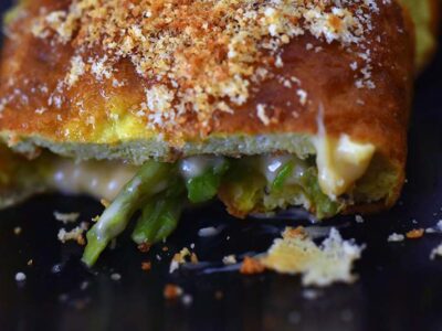 Baked omelette with asparagus and cheese