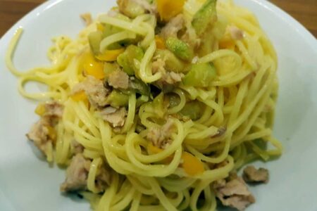 Tuna and courgette pasta, scents of Sicily