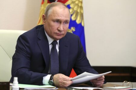 Despite the losses on the ground and the atrocities, the consensus for Putin in Russia rises to 83%