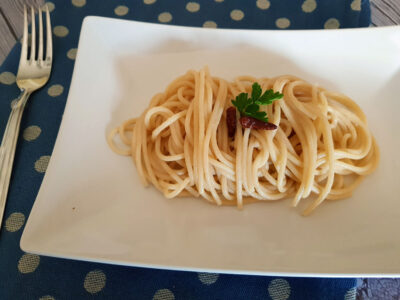 Spaghetti with garlic, oil and chilli: an infallible first course