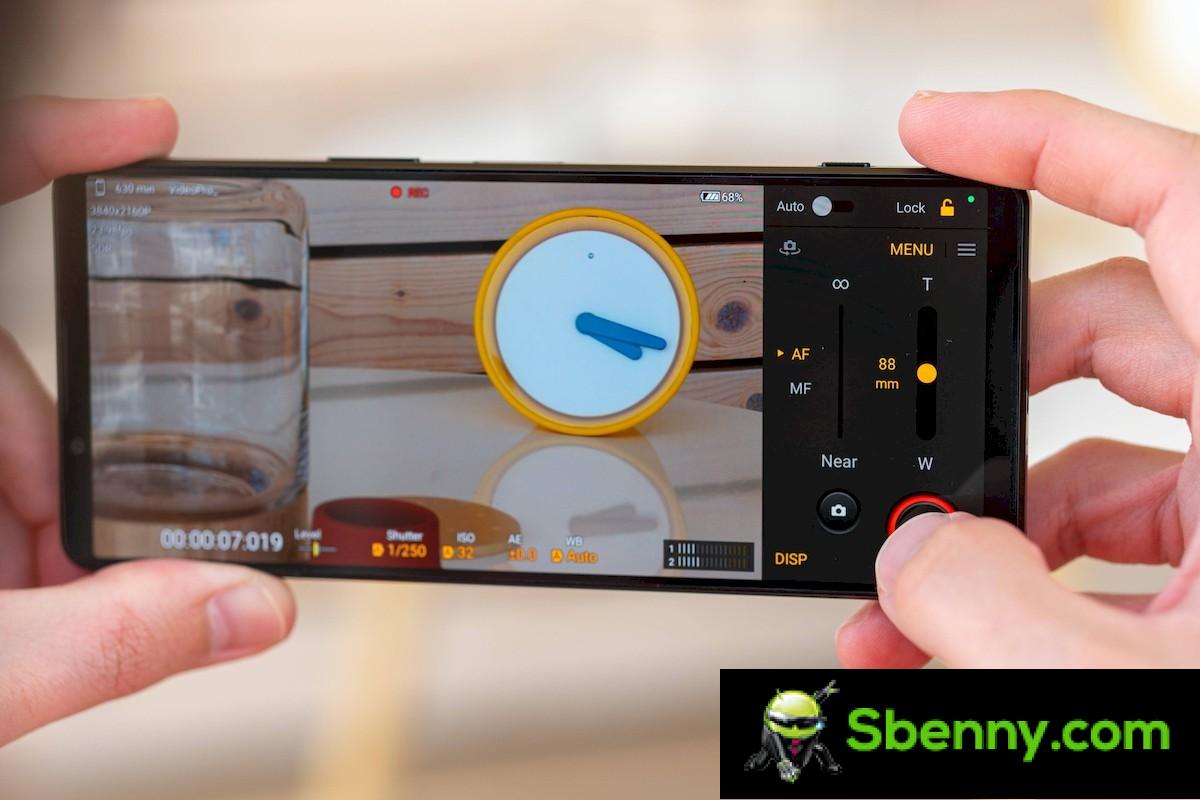 Sony Xperia 1 IV presented with continuous zoom camera, SD 8 Gen 1, larger battery