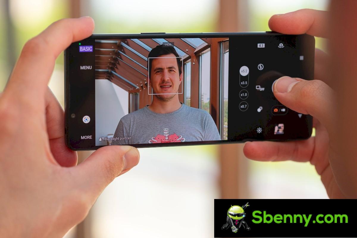 Sony Xperia 1 IV presented with continuous zoom camera, SD 8 Gen 1, larger battery