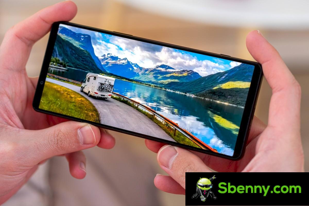 Sony Xperia 1 IV presented with continuous zoom camera, SD 8 Gen 1, larger battery