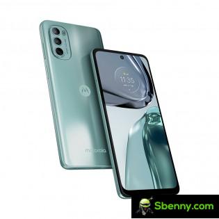 Moto G62 5G in Graphite and Green
