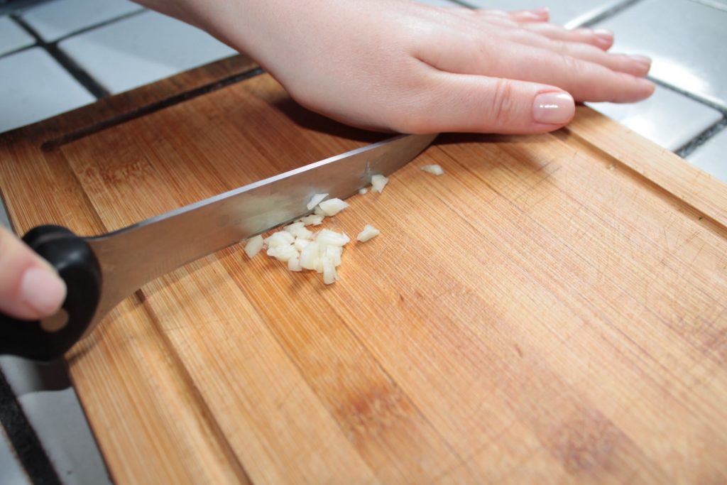 cutting garlic