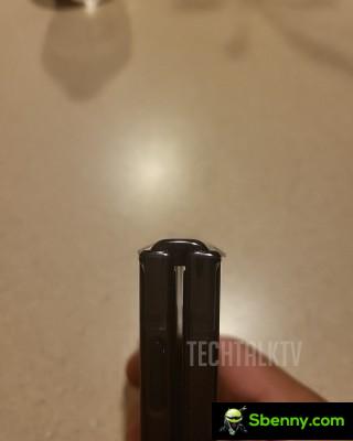 Samsung Galaxy Z Flip 4 display and hinge