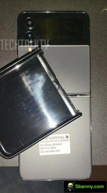 Z Flip 4 rear display and cover