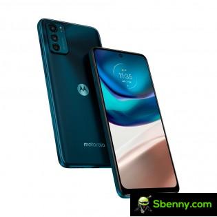 Moto G42 in blue and pink