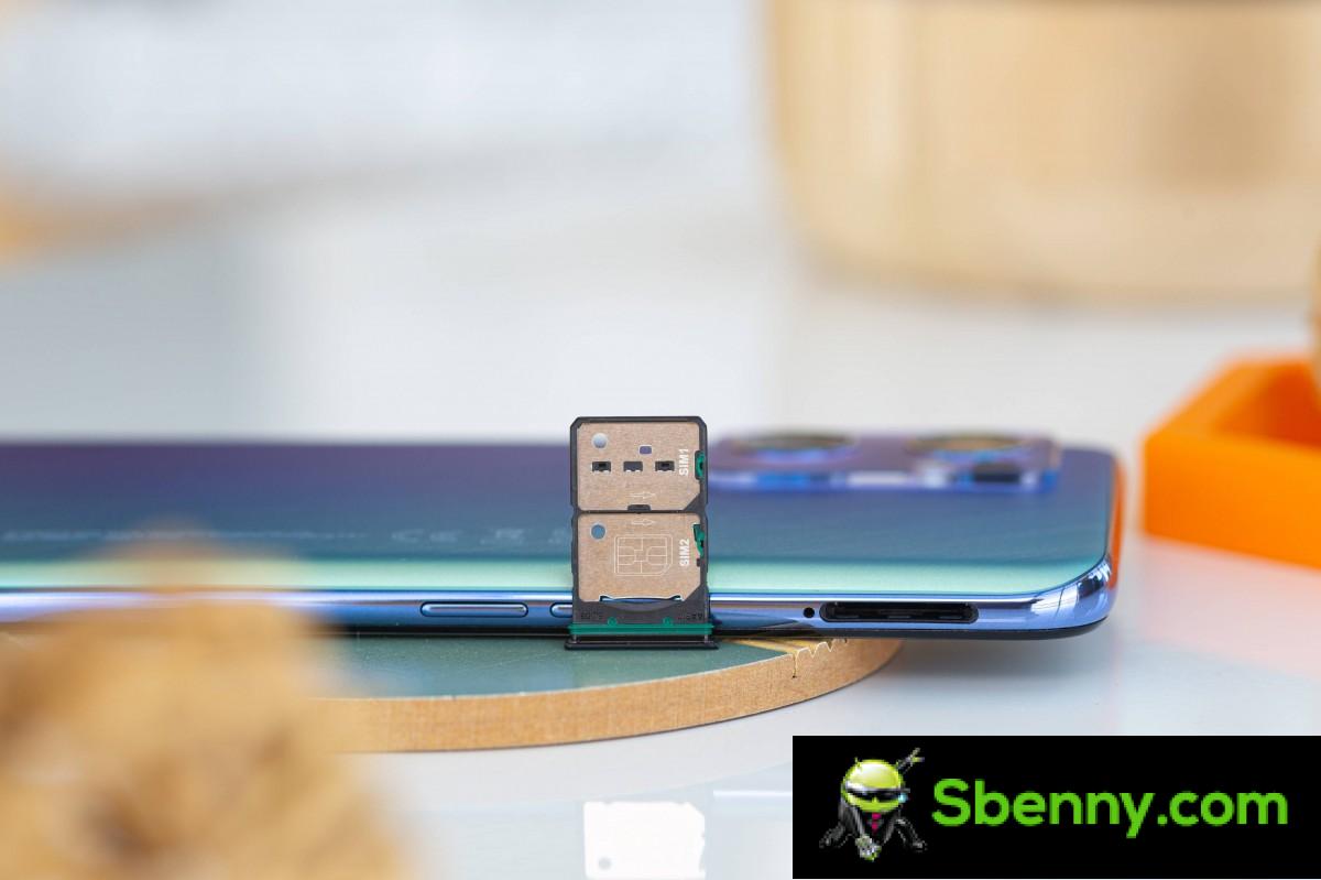 Here you are!  A microSD slot on the Oppo Reno7 5G (aka Oppo Find X5 Lite)