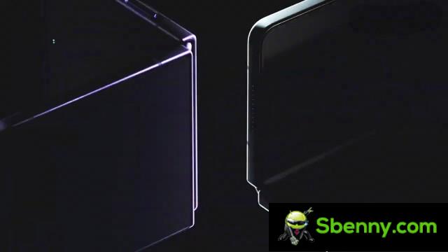 A brighter image of the Galaxy Z Flip4 (left) and Z Fold4 (right)