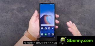 Switching from a fairly standard 6.8-inch display to a 7.4-inch 3: 2 display