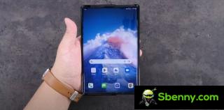 Switching from a fairly standard 6.8-inch display to a 7.4-inch 3: 2 display