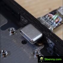 A modified iPhone X with a USB-C port by Ken Pillonel