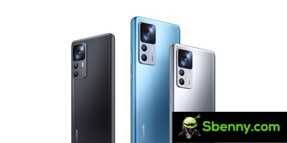 Xiaomi 12T in black, blue and silver