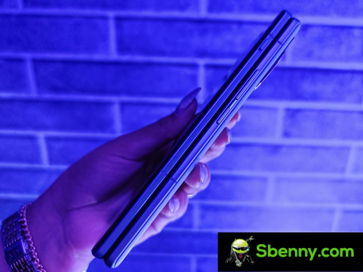 vivo X Fold comes with a warning slider