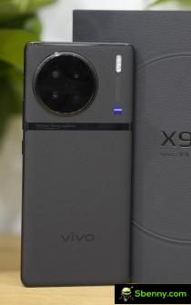 vivo X90 in black