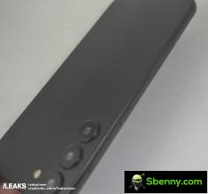 Samsung Galaxy S23 and S23+ mannequins