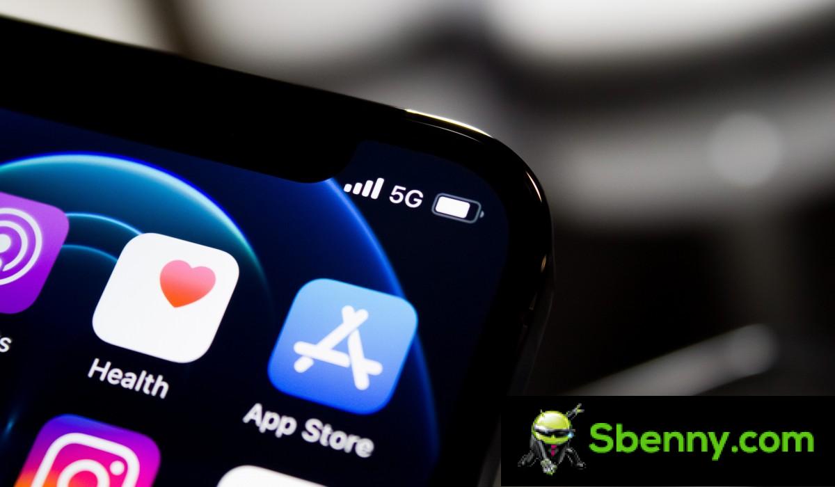 Apple will open up iOS for third-party app stores next year