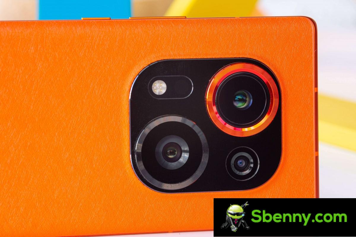This is the best vertical zoom camera and it's not on a mainstream flagship 
