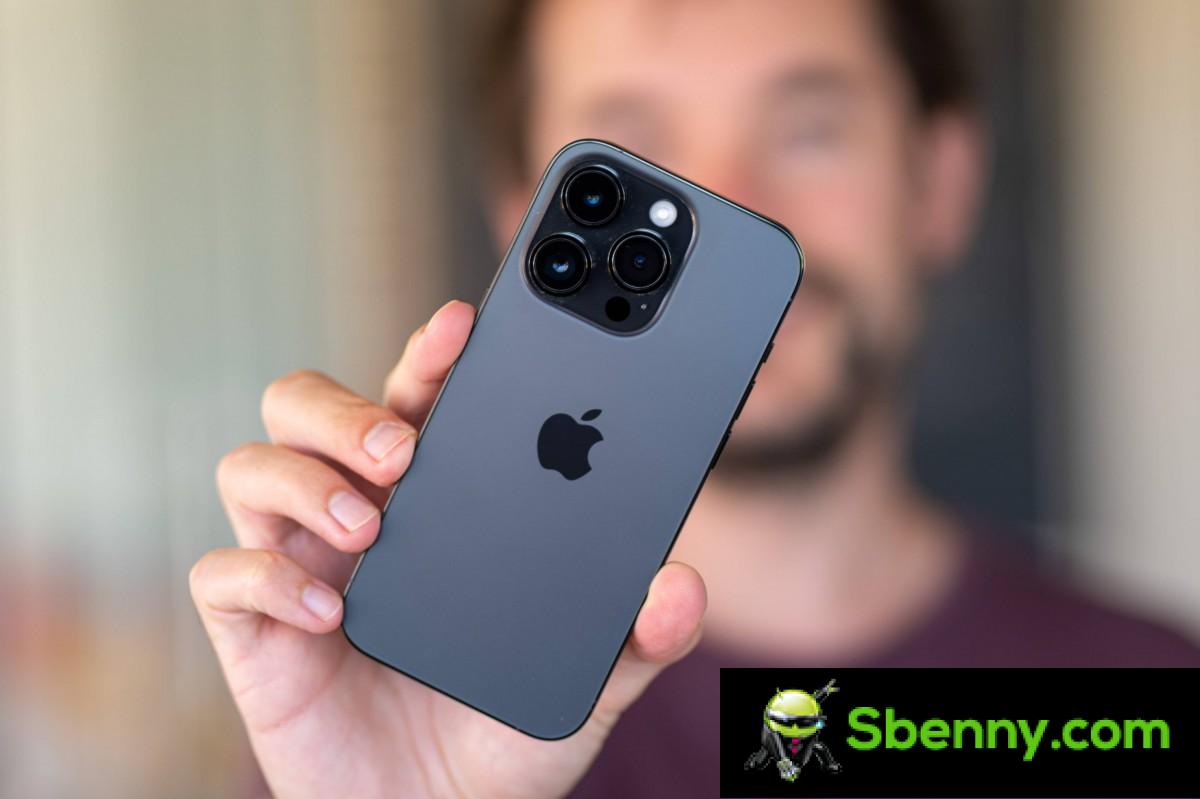 Apple will use its own wireless chips for iPhones in 2025