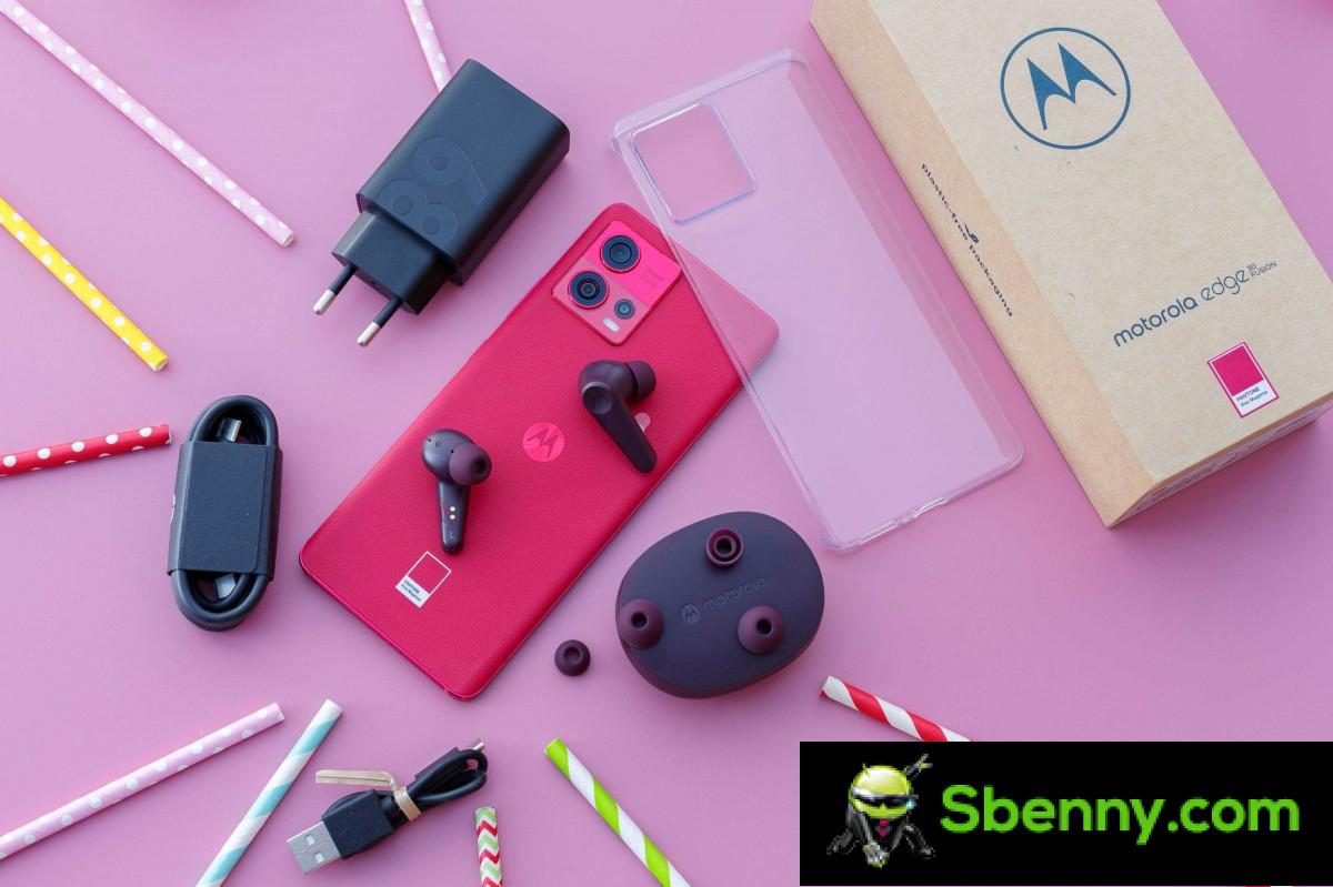 Hands-on review of the Motorola Edge 30 Fusion in Viva Magenta