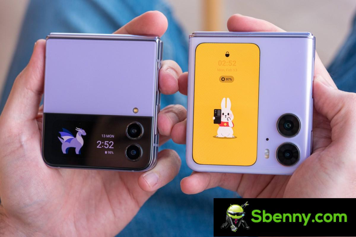 Samsung Galaxy Z Flip4 (left) with Oppo Find N2 Flip (right)