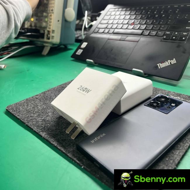 Infinix 260W Thunder Charge first look