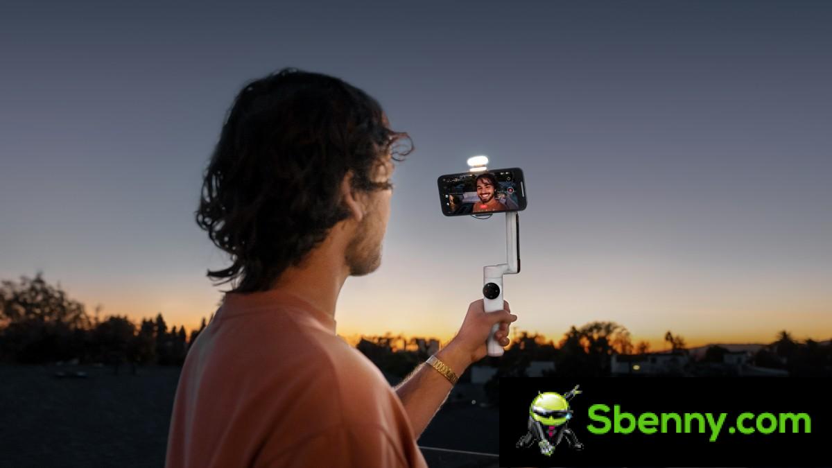 Insta360 Flow with Spotlight connected