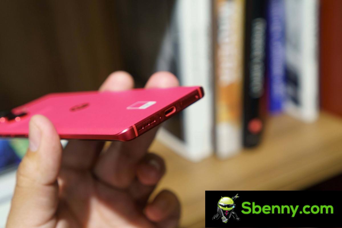 Motorola Edge 40 Viva Magenta practical