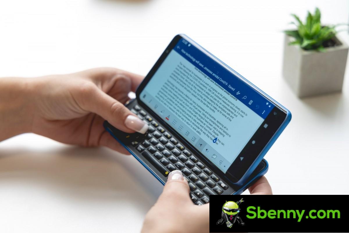 The F(x)Tec Pro1-X had a slide-out QWERTY keyboard and could run Ubuntu