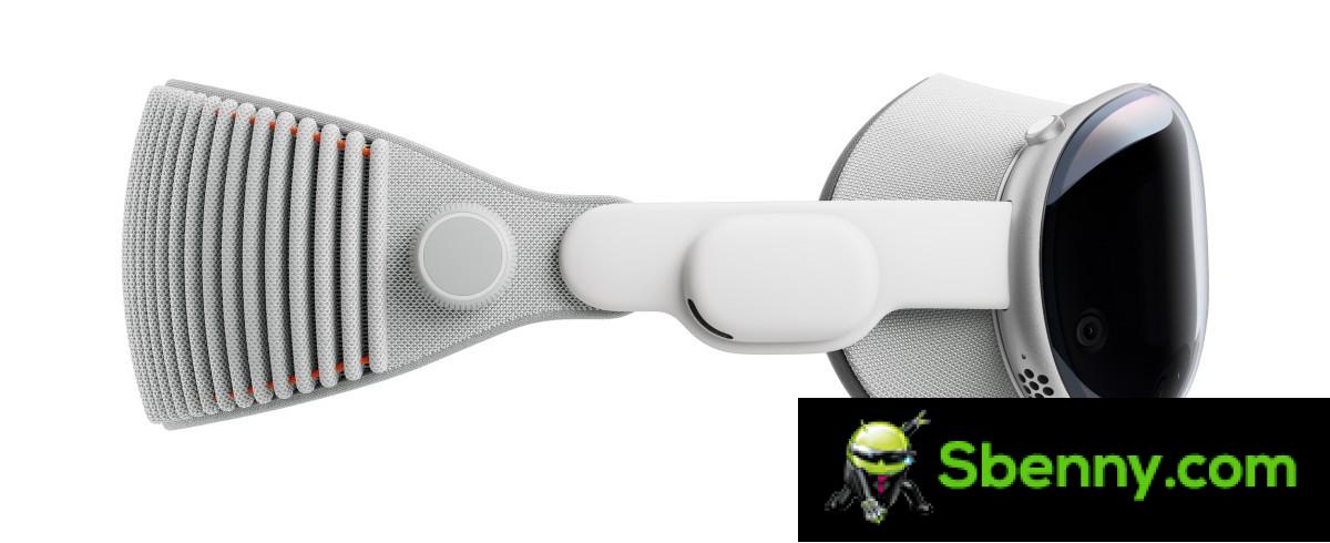 Apple's Vision Pro headset is facing production problems, the production target has been reduced