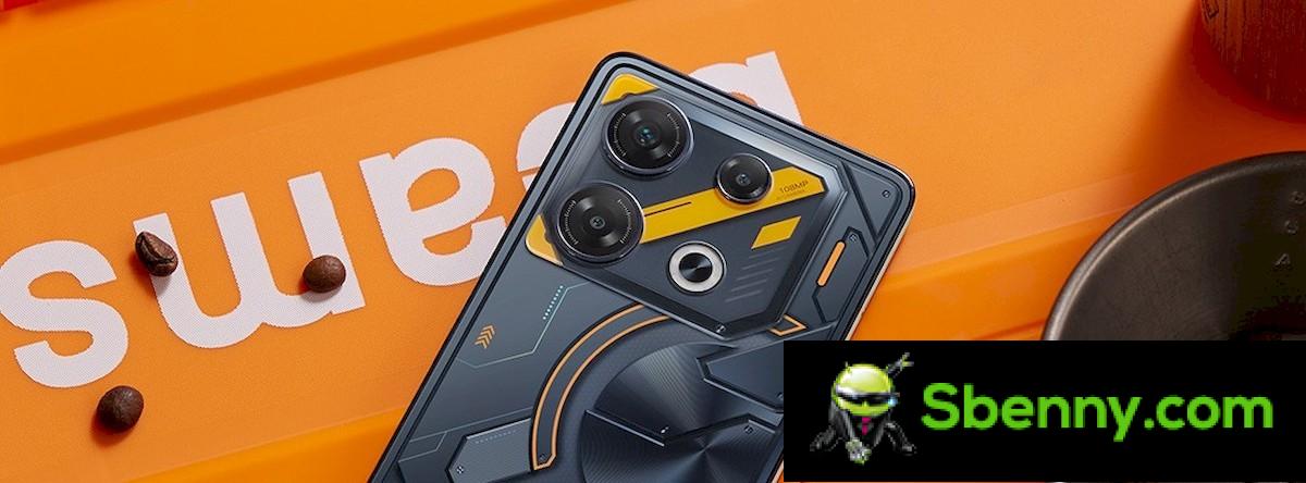 108+2+2MP rear camera with quad LED flash