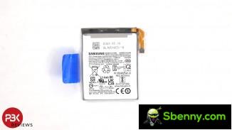 The two batteries inside the Samsung Galaxy Z Flip5: 2,700mAh on the low