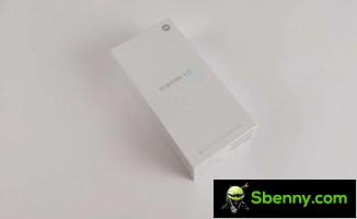 The front of the Xiaomi 13T and its box