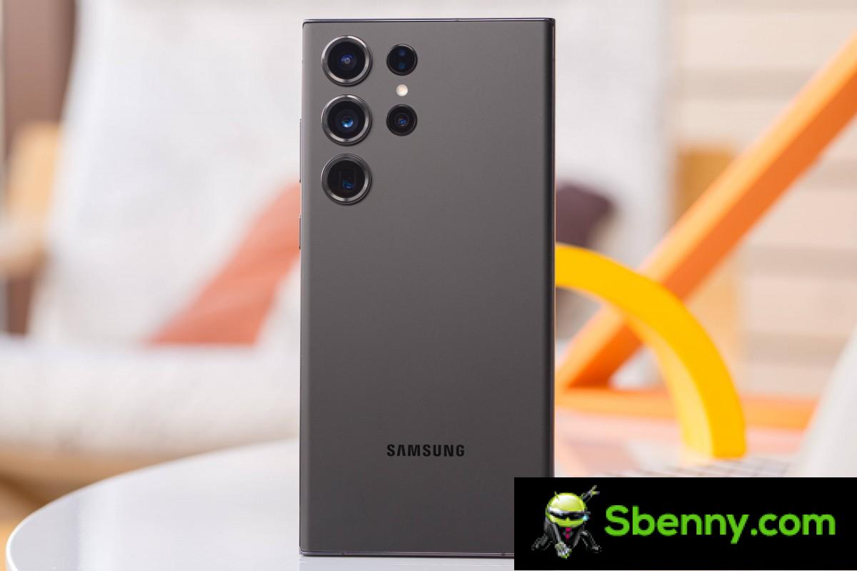 Samsung Galaxy S24 Ultra breaks brightness records and has huge bezels